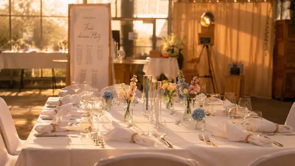 Hochzeitstafel im Gewächshaus – Triibhuus Events Rothrist
